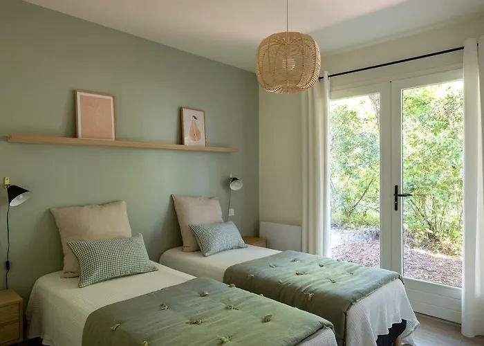 Villa Horizon, Proche