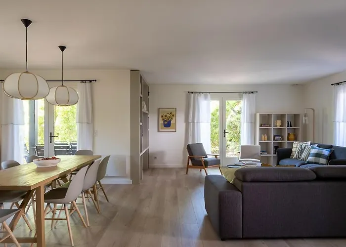 Villa Horizon, Proche